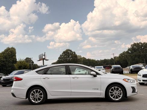 Used 2019 Ford Fusion SE FWD image 5