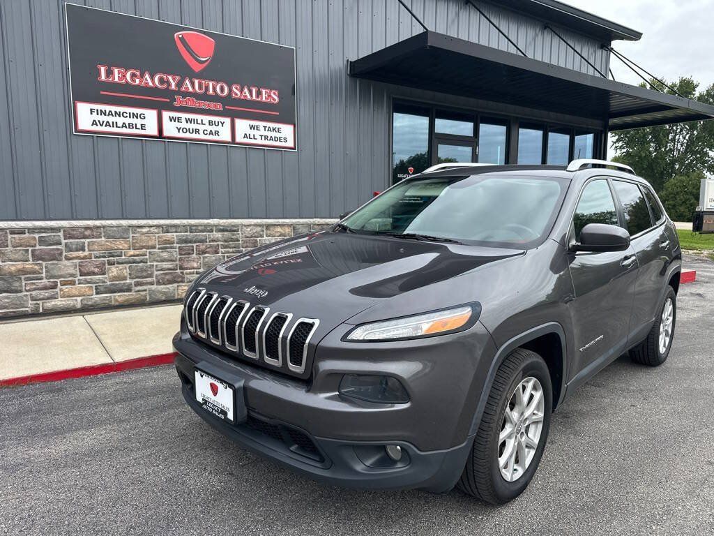 Used 2018 Jeep Cherokee Latitude Plus w/ Cold Weather Group FWD image 1