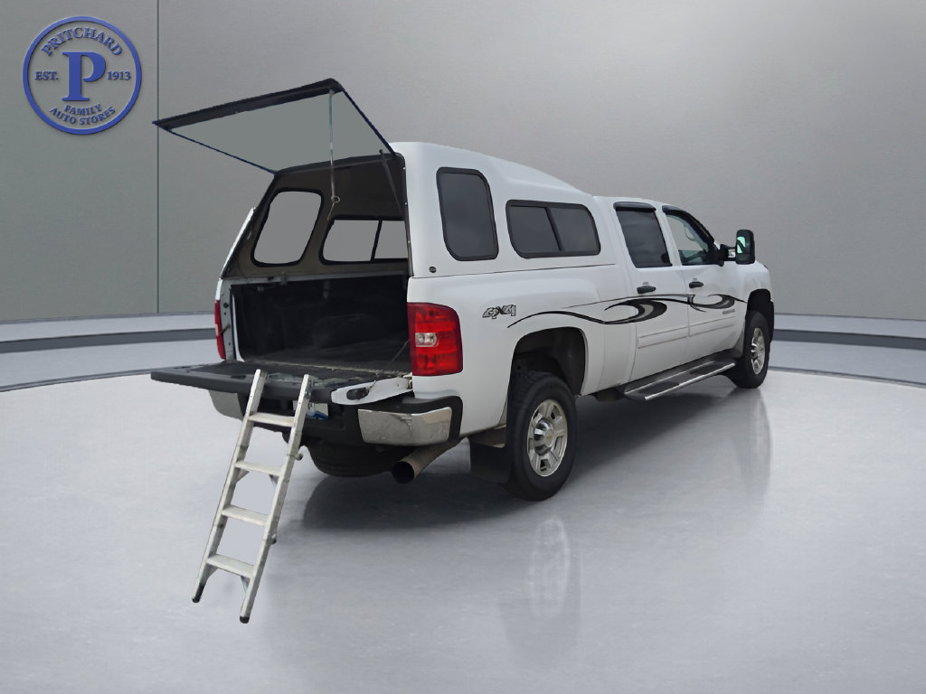 Used 2010 Chevrolet Silverado 2500 LT w/ Interior Plus Package AWD/4WD image 8