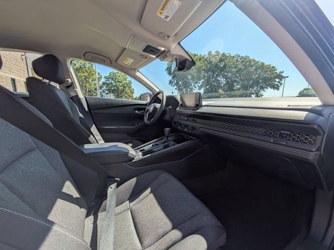 Used 2025 Honda Accord LX image 31