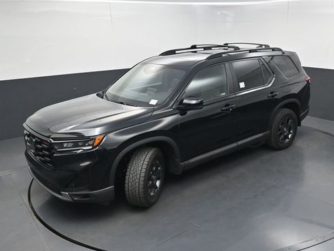 Used 2024 Honda Pilot TrailSport image 34