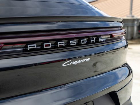 New 2026 Porsche Cayenne Coupe AWD/4WD image 24