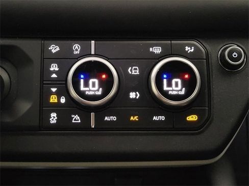 Used 2023 Land Rover Defender 90 X-Dynamic SE image 24