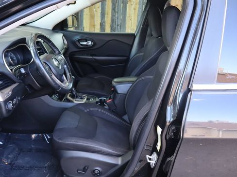 Used 2015 Jeep Cherokee Latitude w/ Comfort/Convenience Group FWD image 19