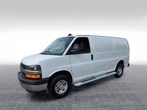 Used 2024 Chevrolet Express 2500 w/ Driver Convenience Package RWD image 3