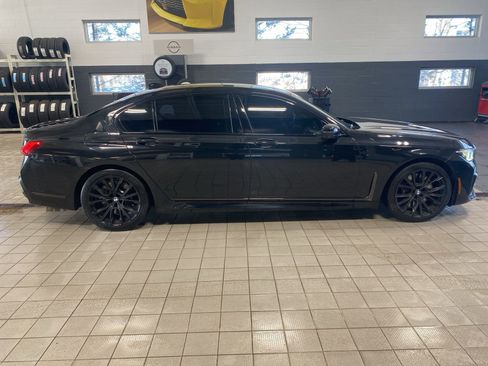 Used 2022 BMW 750i xDrive w/ Executive Package image 25