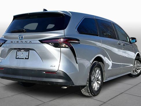 Used 2025 Toyota Sienna XLE image 13