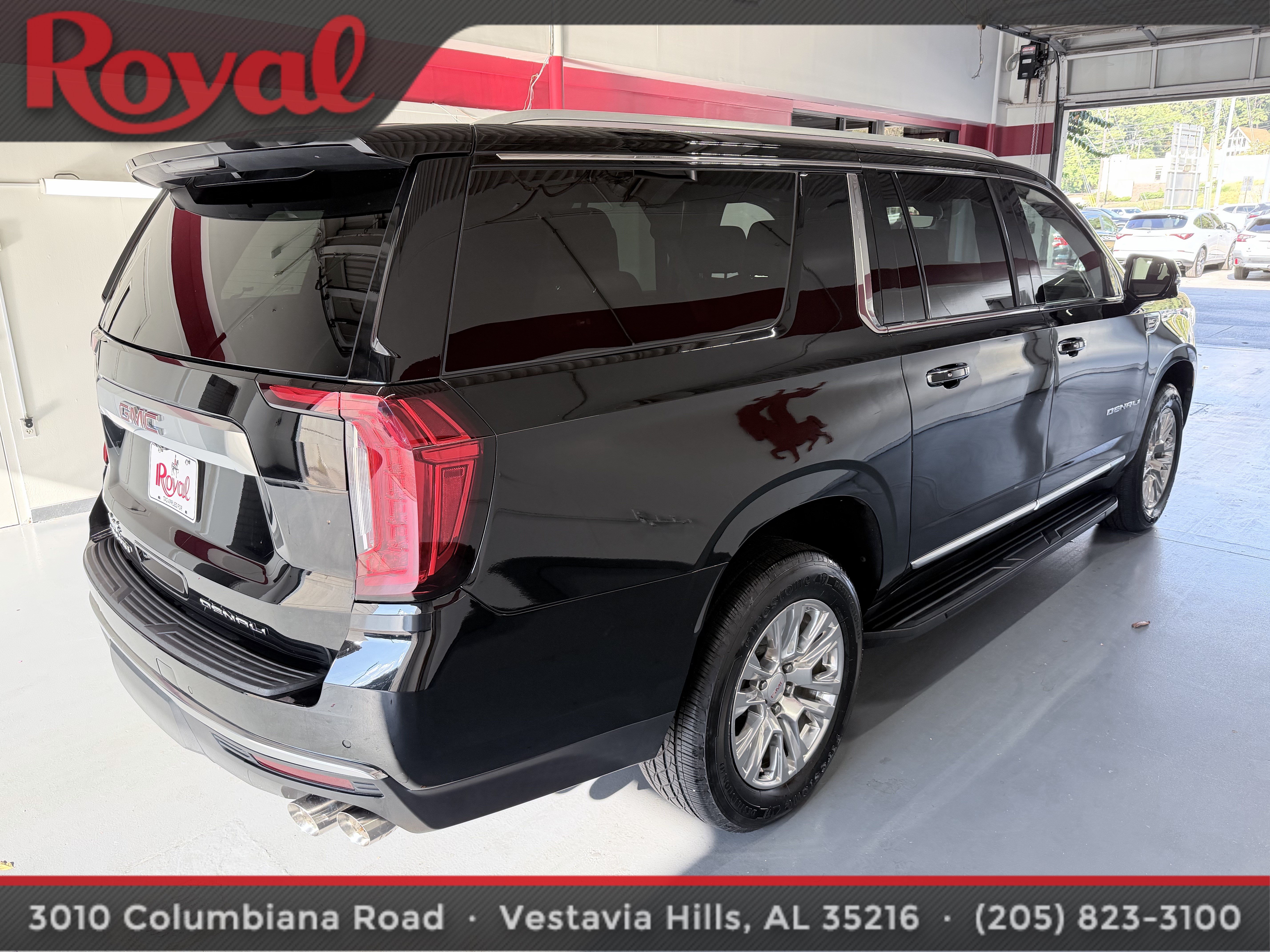 Used 2021 GMC Yukon XL Denali w/ Advanced Technology Package AWD/4WD image 4