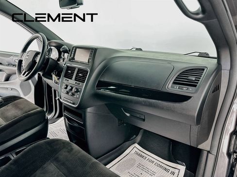 Used 2017 Dodge Grand Caravan SE FWD image 32