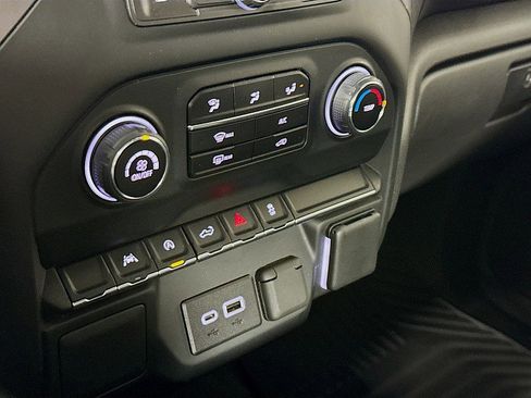 Used 2022 Chevrolet Silverado 1500 Custom image 16