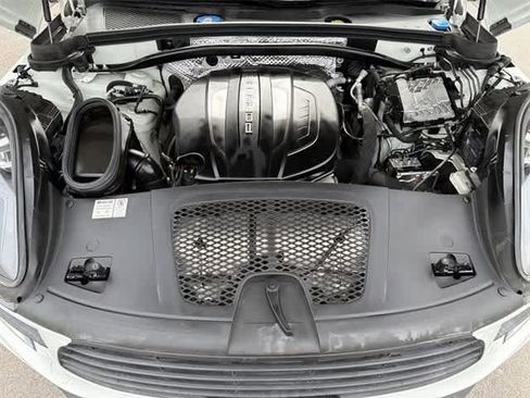 Used 2020 Porsche Macan w/ Premium Package Plus image 18