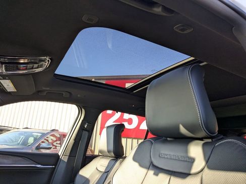 Used 2024 Jeep Grand Cherokee Overland w/ Luxury Tech Group IV image 19