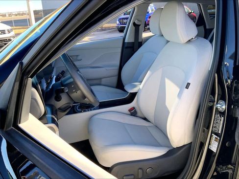 Certified 2025 Hyundai Kona SEL image 7