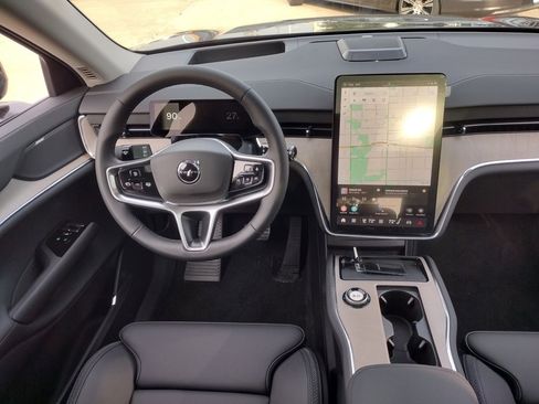 New 2025 Volvo EX90 Plus image 23