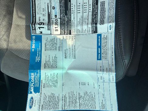 Used 2017 Ford Explorer XLT w/ Equipment Group 202A AWD/4WD image 18