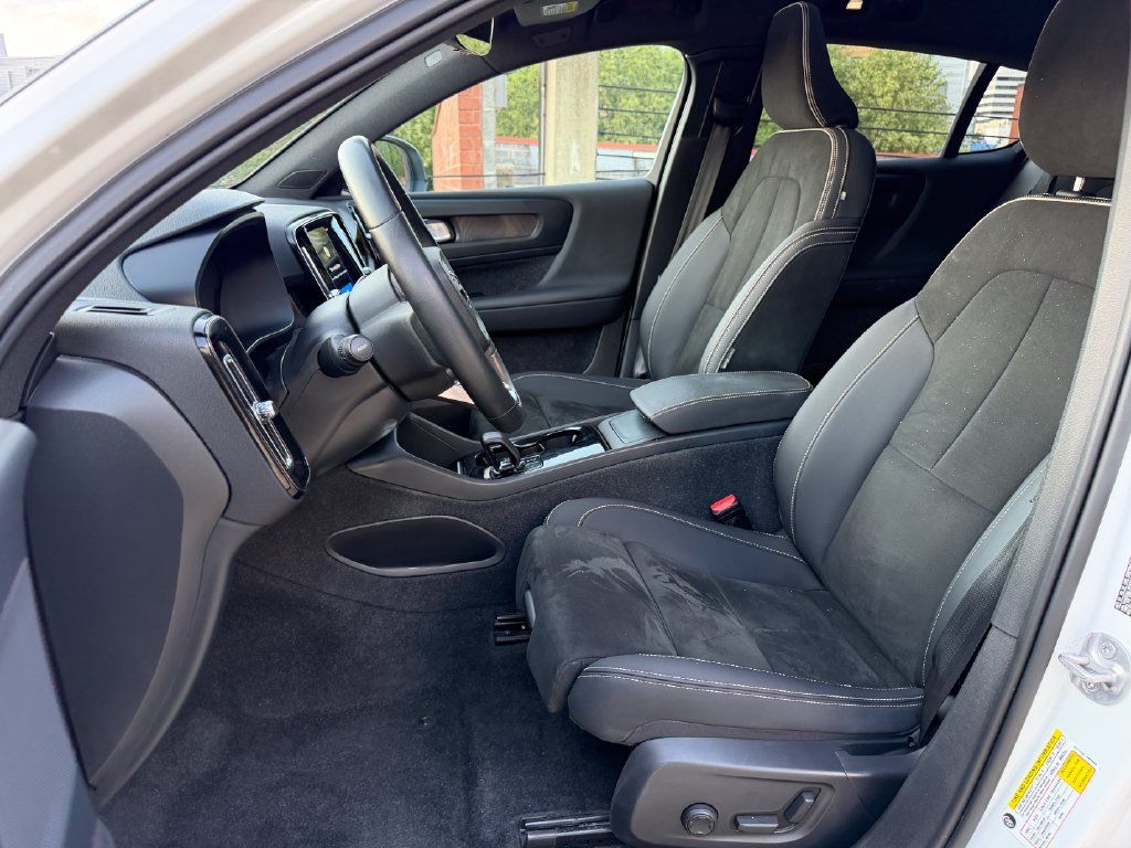Certified 2023 Volvo C40 P8 Recharge Plus w/ Climate Package AWD/4WD image 12