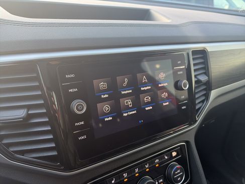 Used 2023 Volkswagen Atlas SE image 43