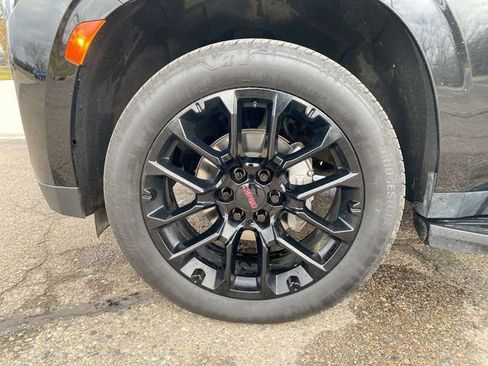 Used 2022 GMC Yukon XL SLT w/ SLT Premium Package image 32