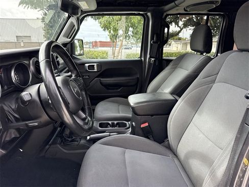 Used 2022 Jeep Wrangler Unlimited Sport image 17