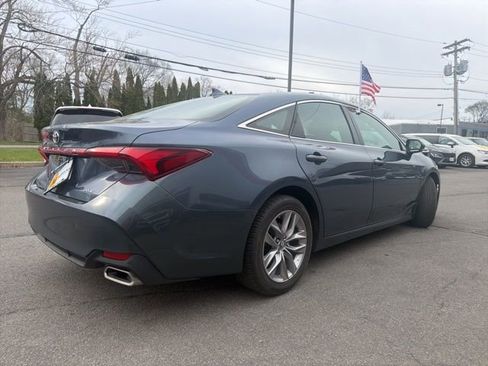 Used 2019 Toyota Avalon XLE w/ Moonroof Package FWD image 3