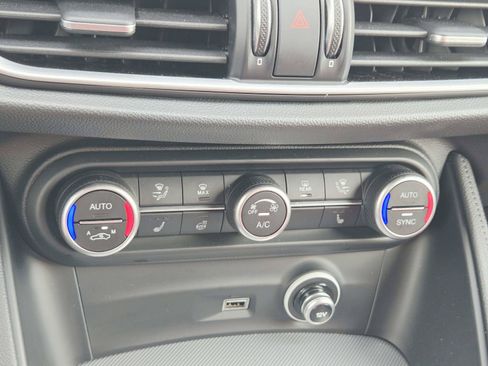 Used 2024 Alfa Romeo Stelvio Veloce AWD/4WD image 31