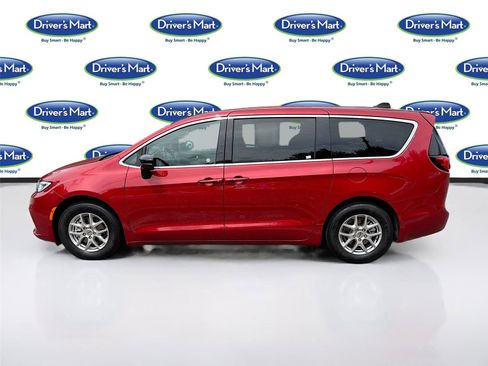 Used 2025 Chrysler Pacifica Select FWD image 4