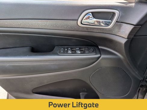 Used 2018 Jeep Grand Cherokee Laredo image 14