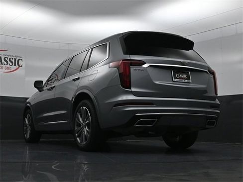 Used 2025 Cadillac XT6 Premium Luxury image 25