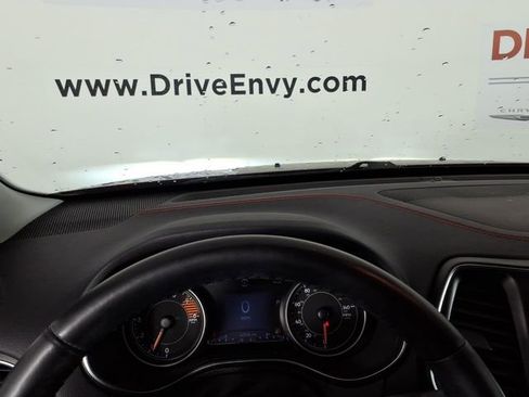 Used 2019 Jeep Cherokee Trailhawk w/ Cold Weather Group image 24