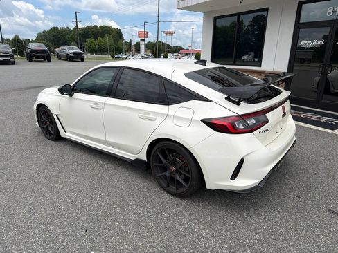 Used 2024 Honda Civic Type R image 6