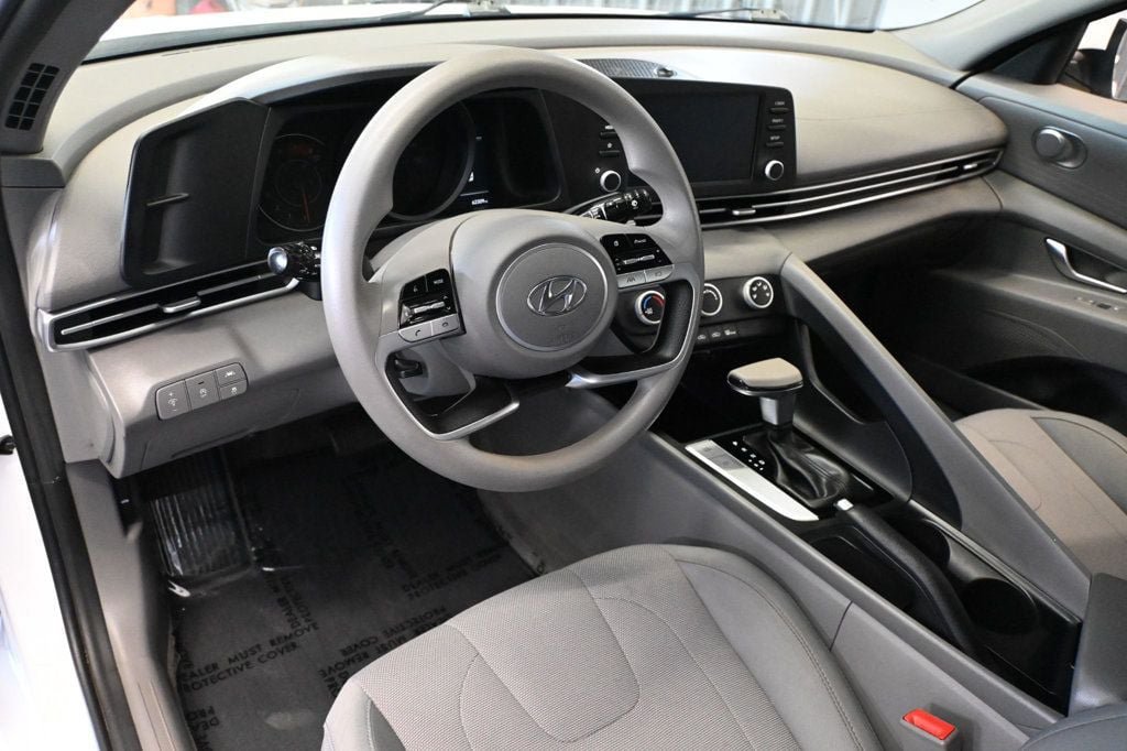 Used 2021 Hyundai Elantra SE FWD image 10