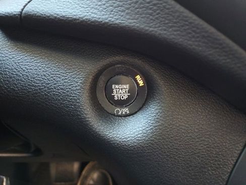 Used 2019 Jeep Cherokee Trailhawk AWD/4WD image 17