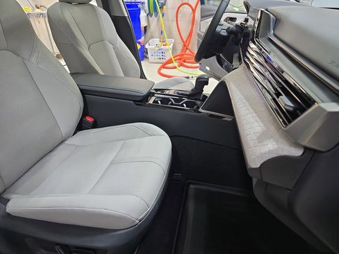 Used 2025 Toyota Camry XLE image 12