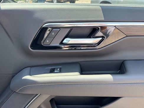 New 2025 Chevrolet Suburban Premier w/ Sun And Tow Package RWD image 34