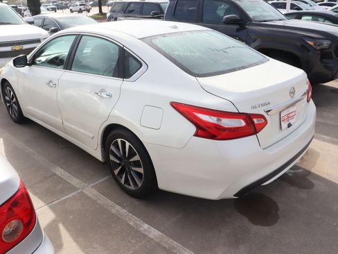 Used 2016 Nissan Altima 2.5 SV w/ Convenience Package image 6