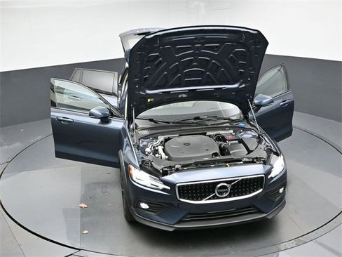 Used 2022 Volvo V60 T5 Cross Country w/ Advanced Package image 47