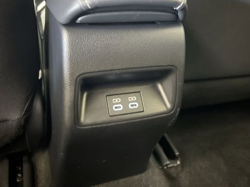 Used 2025 Toyota Corolla SE FWD image 30