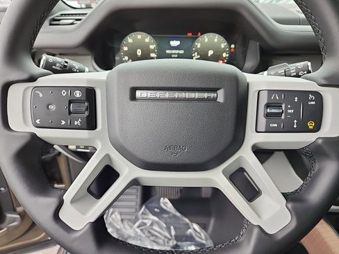 New 2024 Land Rover Defender 110 SE image 16