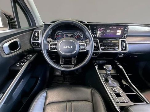 Used 2023 Kia Sorento EX w/ Panoramic Sunroof Package FWD image 8