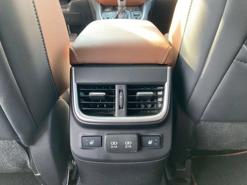 Used 2022 Subaru Outback Touring AWD/4WD image 17