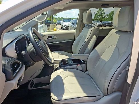 Used 2018 Chrysler Pacifica Limited w/ Advanced Safetytec Group FWD image 13