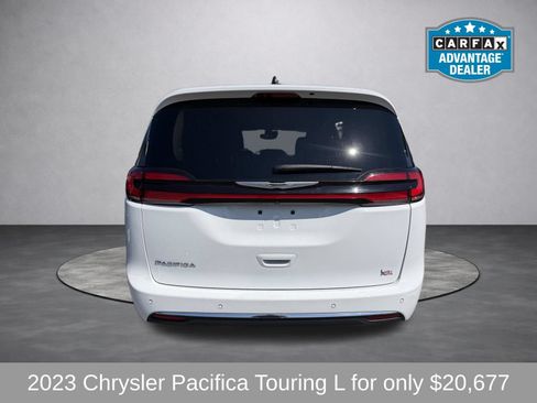 Used 2023 Chrysler Pacifica Touring-L FWD image 4
