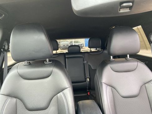 Used 2024 Jeep Compass Latitude image 18