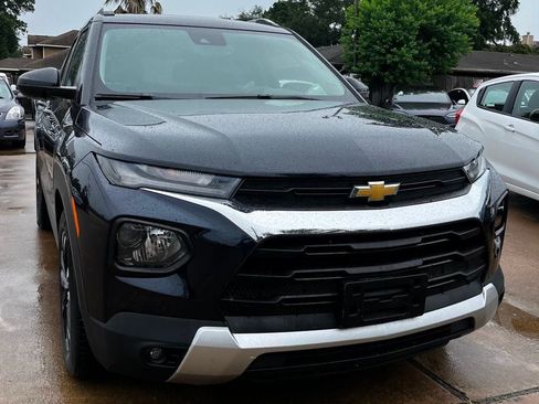 Used 2021 Chevrolet TrailBlazer LT w/ Sun and Liftgate Package FWD image 3