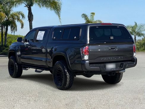 Used 2020 Toyota Tacoma TRD Off-Road w/ TRD Premium Off Road Package AWD/4WD image 3