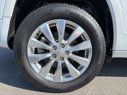 Used 2018 Jeep Cherokee Overland w/ Technology Group AWD/4WD image 13