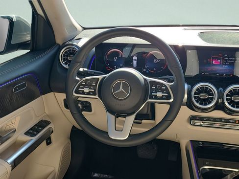 Used 2022 Mercedes-Benz GLB 250 image 17
