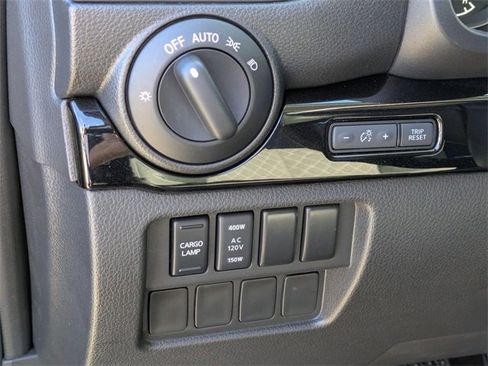 Used 2024 Nissan Titan SV w/ SV Convenience Package image 16