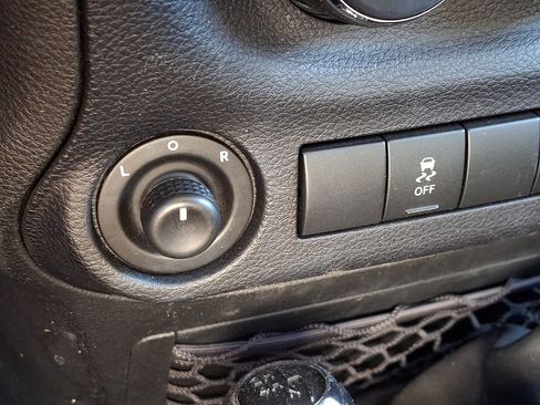 Used 2016 Jeep Wrangler Unlimited Sport w/ Quick Order Package 23S AWD/4WD image 24