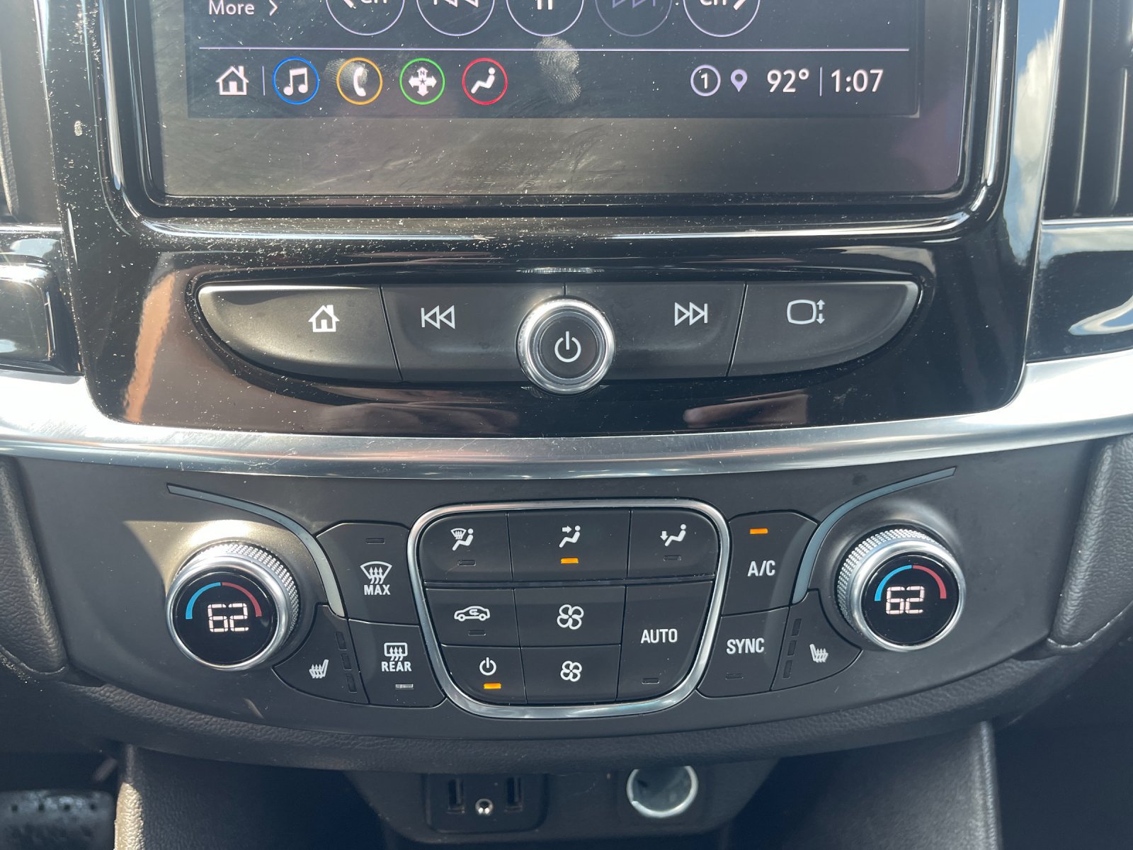 Used 2023 Chevrolet Traverse LT FWD image 23